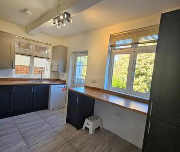 4 bedroom semi-detached house to rent - Photo 5