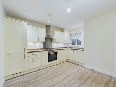 Semi-detached house to rent on - Photo 4