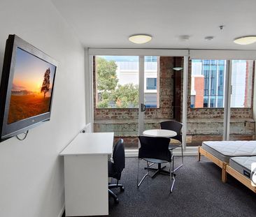 Furnished Studio Apartment – Prime North Melbourne Location - Photo 2