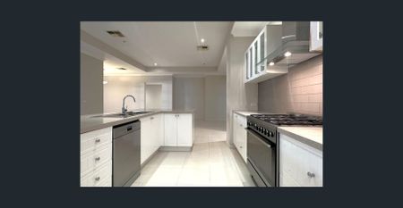 Four bedroom stunning home in the heart of Epping - Photo 4