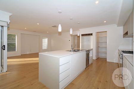 12 Yenda Avenue, Gobbagombalin NSW 2650 - Photo 4