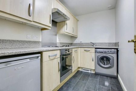 Queens Crescent - Photo 2