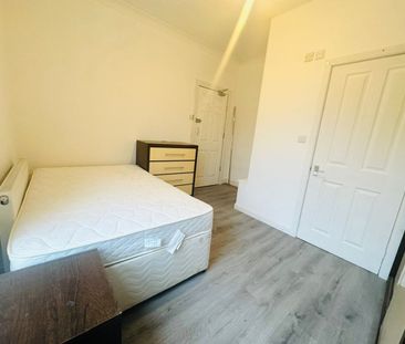 Room in a Shared House, Russell Street, LU1 - Photo 1