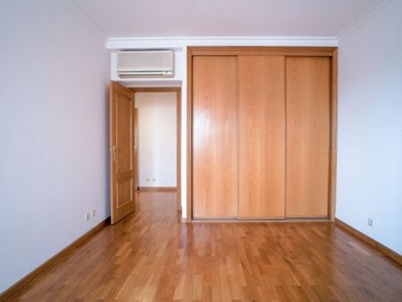 4 room luxury Flat for rent in Avenida Conde Valbom, Lisbon - Photo 4