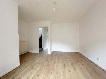 2 bedroom maisonette to rent - Photo 2