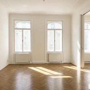 Unbefristet im Diplomatenviertel! Repräsentative 5-Zimmer-Stilaltbau-Wohnung mit zwei kleinen Balkonen beim Arenbergpark - Photo 3