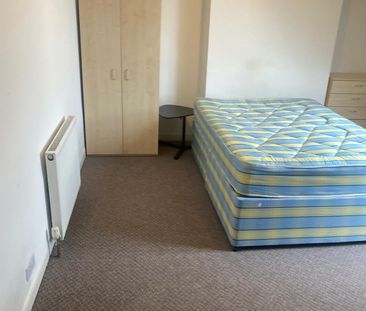 Room in a Shared House, Sussex Place, BS2 - Photo 1