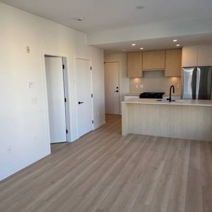 Brand New Bright Corner Unit 1 Bedroom & 1 Bathroom Apartment - Photo 2