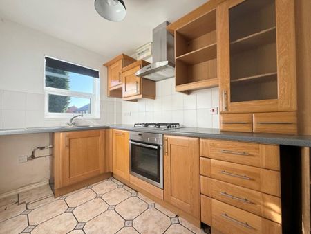 2 bedroom end of terrace house to rent - Photo 2