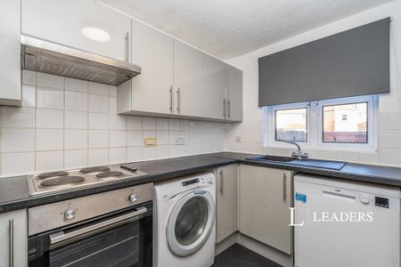 2 bedroom flat to rent - Photo 2