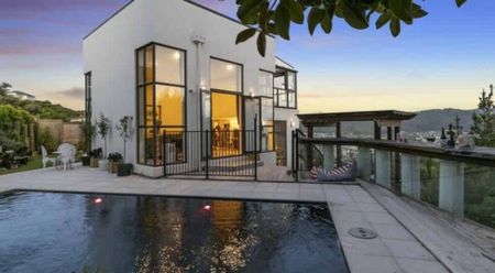 Belmont Beauty - Photo 3