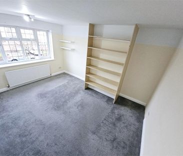 4 bedroom semi-detached house to rent - Photo 5