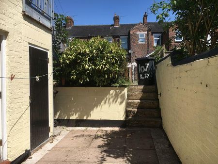 2 bedroom flat to rent - Photo 5