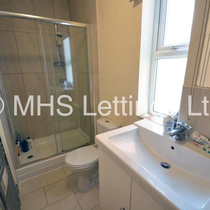 6 Bedroom Semi-Detached House for rent in Hartley Avenue - Photo 1
