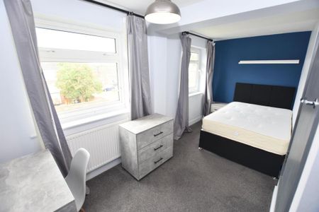 House share to rent - Photo 2