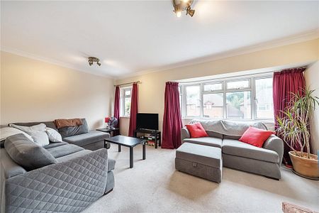 2 Bedroom Flat / Apartment - Chawton Park Road, Alton - Photo 2