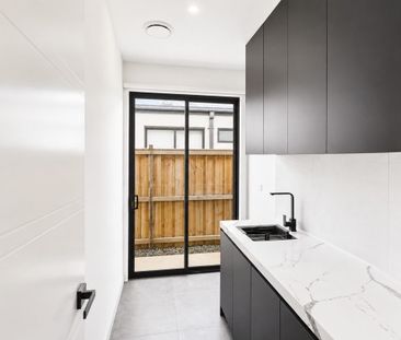 Spacious & Modern Family Living in Wollert - Photo 5