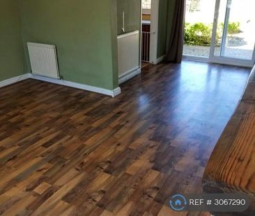3 bedroom detached house to rent - Photo 2