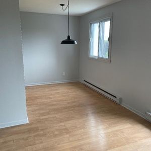 GRAND 4 ½ de coin - 3e étage – 1600$ – 1er JUILLET 2026 - Photo 2