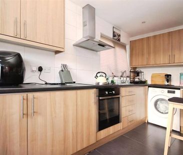 2 bedroom maisonette to rent - Photo 2