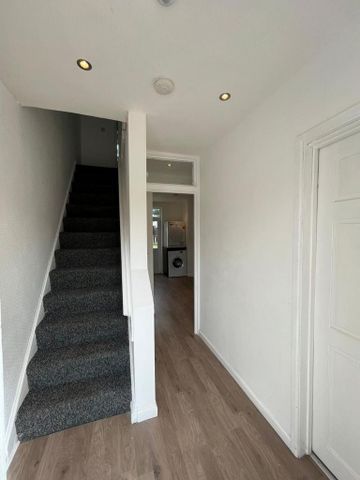 4 bedroom terraced house to rent - Photo 5