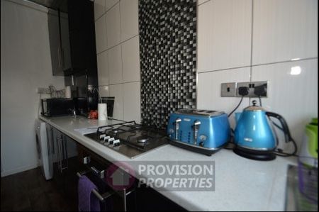 1 Bedroom Flat Hyde Park Leeds University - Photo 2