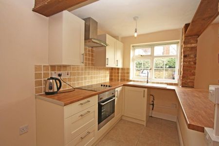 2 bedroom terraced house to rent - Photo 4