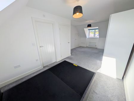 A 4 Bedroom Semi-Detached - Photo 4