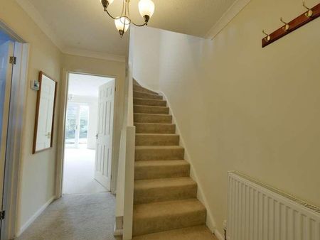 Priory Close, Cirencester, GL7 - Photo 3