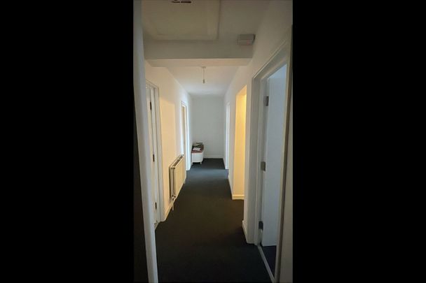 3 Bed Flat, Wordsworth Drive, S5 - Photo 1