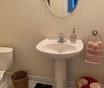 For Lease - 2022 Lakeshore Road, Mississauga, Ontario - Photo 3