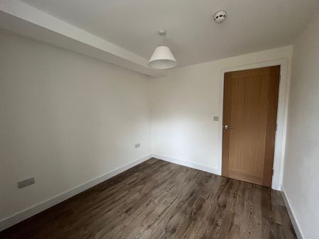 Dove Bank, Uttoxeter - Photo 2