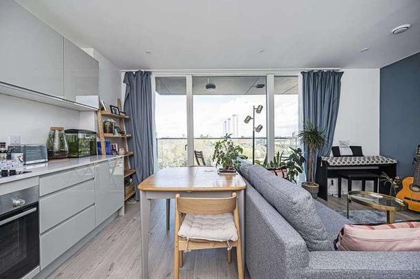 Corsican Square, Tower Hamlets, E3 - Photo 1