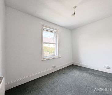 5 bed end of terrace house to rent in Rowley Road, Torquay, TQ1 - Photo 5