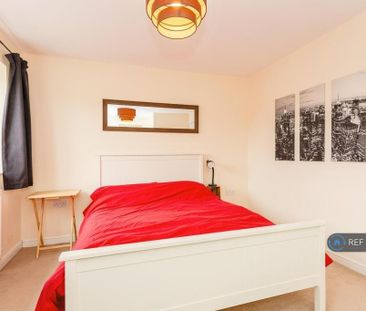 2 bedroom semi-detached house to rent - Photo 5