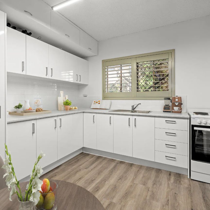 STYLISH ONE-BEDROOM APARTMENT IN PRIME COORPAROO LOCATION - Photo 1