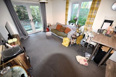 2 bedroom Flat in Flat 6, Leeds - Photo 1