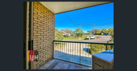 Modern 2 Bedroom Unit In The Heart Of Everton Park – Walk To Cafes And Transport - Photo 2