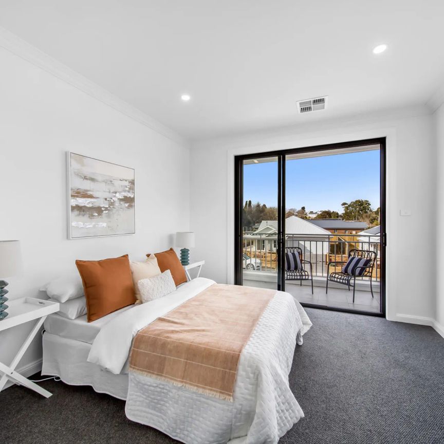 Contemporary Highlands Living with Designer Appeal - Photo 1