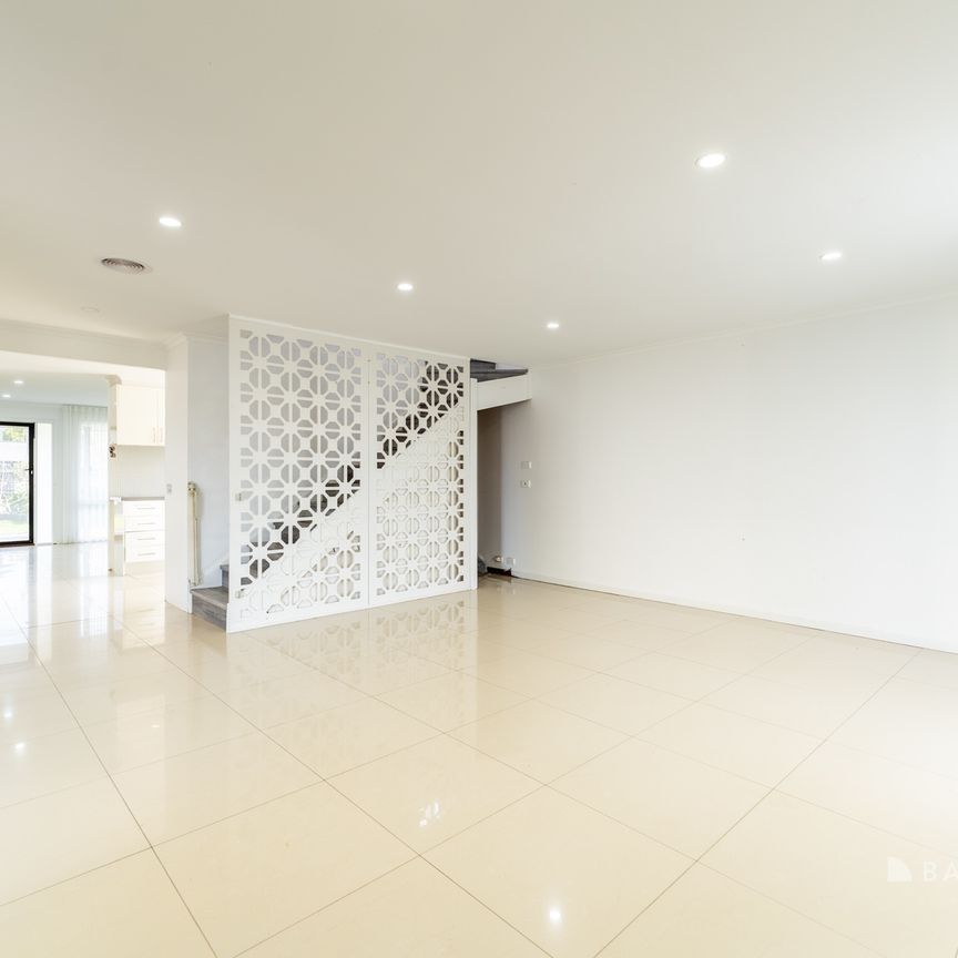 Spacious 7-Bedroom Family Home in Meadow Heights - Photo 1