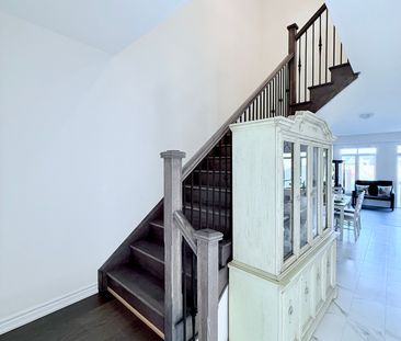 For Lease - 2229 Grainger Loop, Innisfil, Ontario - Photo 5