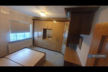 1 bedroom in a house share to rent - Photo 4