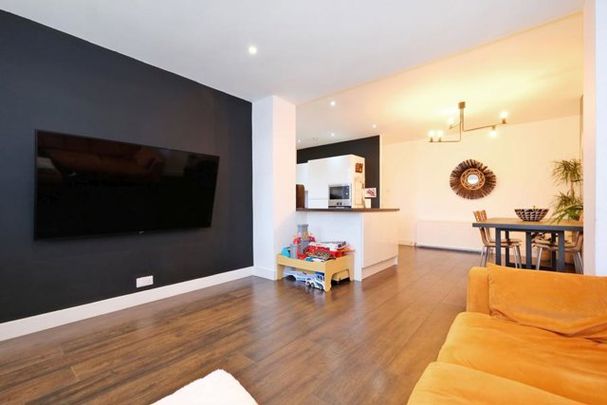 24 Braeside Place, AB15 7TU, Aberdeen - Photo 1