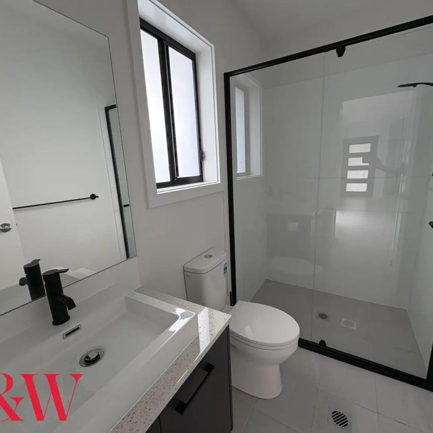 “MODERN GRANNY FLAT IN ROSEMEADOW !!” - Photo 1