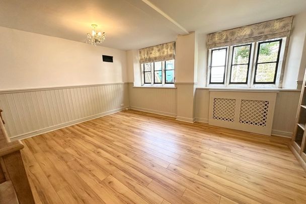 The Street - Photo 1