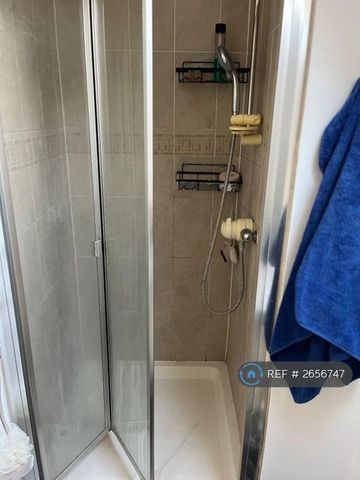 2 bedroom penthouse to rent - Photo 3