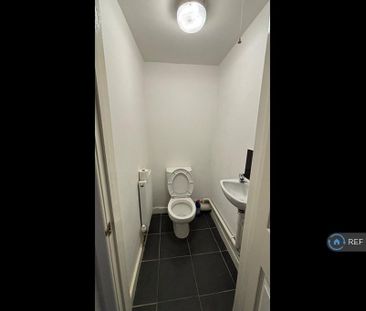 1 bedroom in a house share to rent - Photo 4
