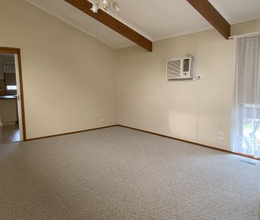 Spacious 3-Bedroom Unit in Rosanna – Available for Lease Now! - Photo 4