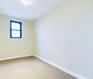 Station Road, Hampton, TW12 - Photo 1