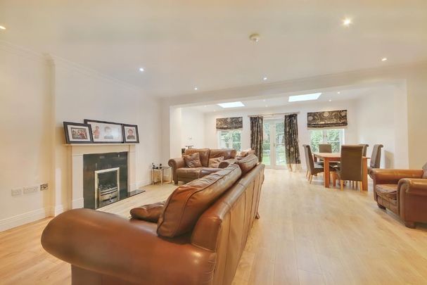5 bedroom terraced house to rent - Photo 1